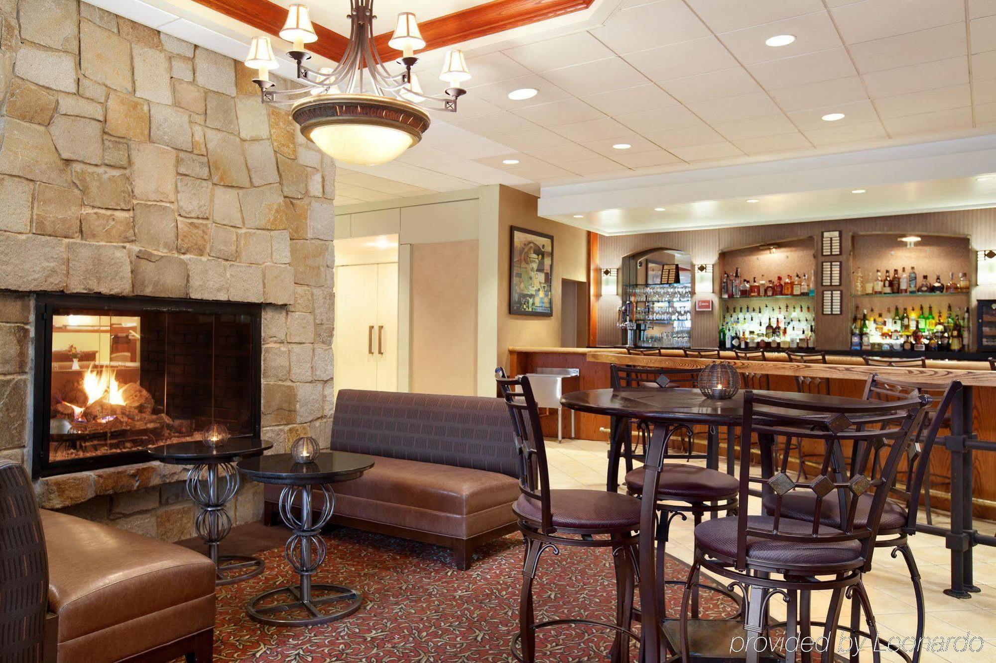 Doubletree By Hilton Hotel Boston - Bedford Glen Bagian luar foto